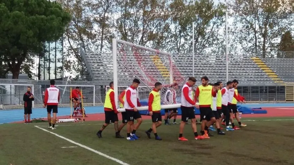 I giocatori biancorossi al “Romeo Neri” (foto RiminiFC)
