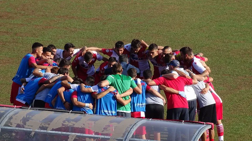 I biancorossi prima del calcio d’inizio