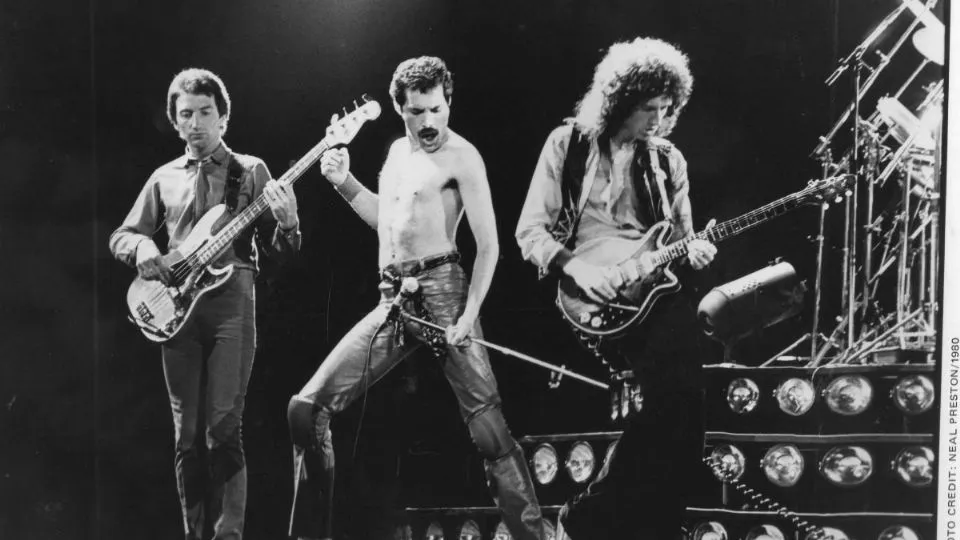 Freddie Mercuri sul palco (photo credit: Neal Preston/1980)