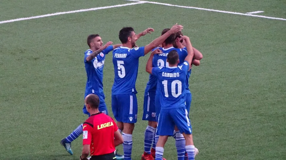 Zamparo festeggiato dopo l’1-0