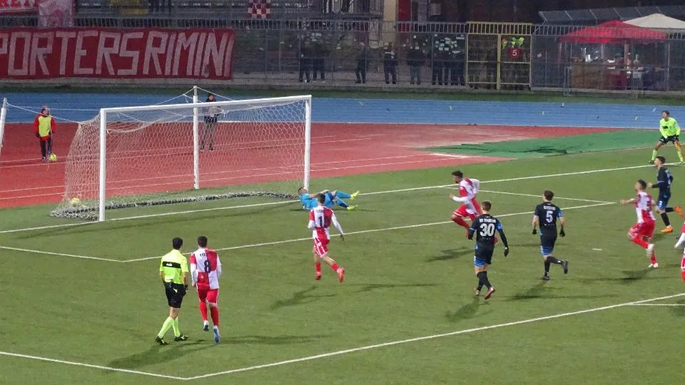 Il rigore trasformato da Volpe al 91′ per il 2-0 del Rimini
