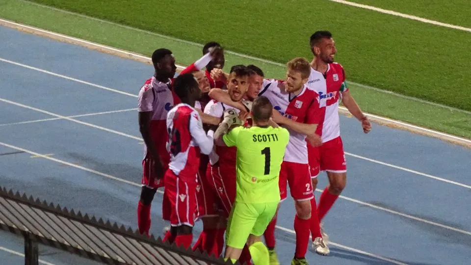 Volpe festeggiato per il 2-1