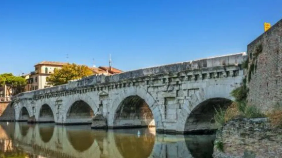 Una foto del ponte di Tiberio pubblicata sul Times
