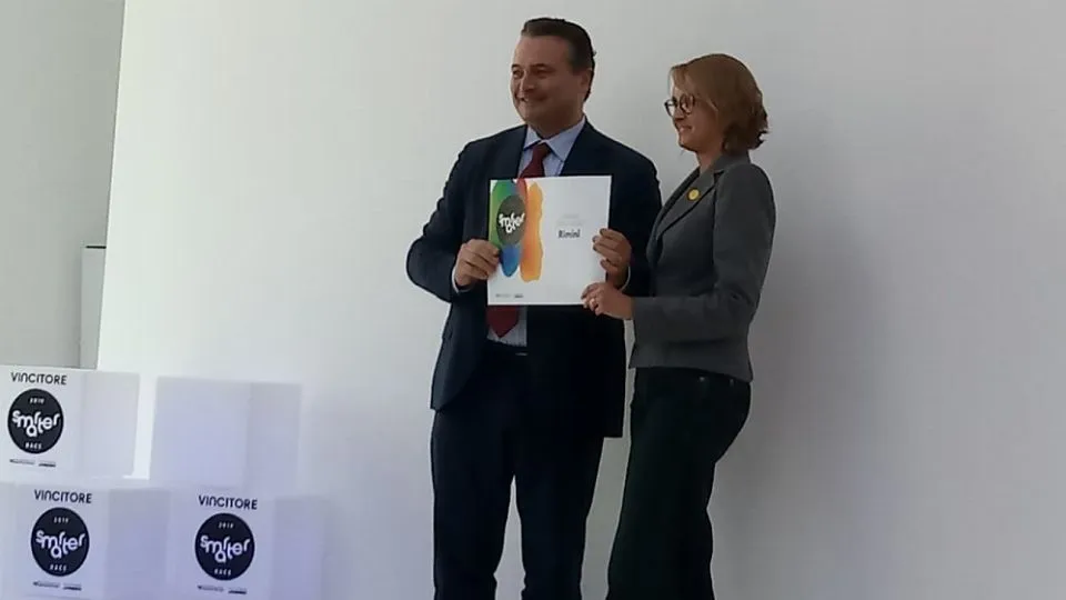 l’assessore Eugenia Rossi Di Schio riceve il premio a Bologna 
