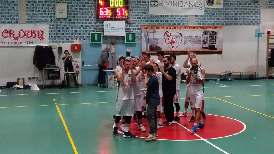 I Tigers ricevono l’applauso del pubblico a fine gara nonostante la sconfitta