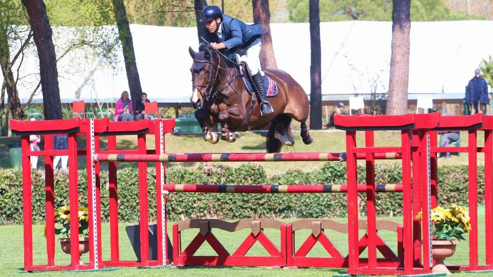 Roberto Turchetto in sella ad Adare, vincitori della categoria 145
