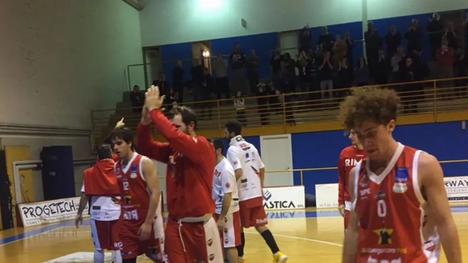 Il saluto finale dei biancorossi
