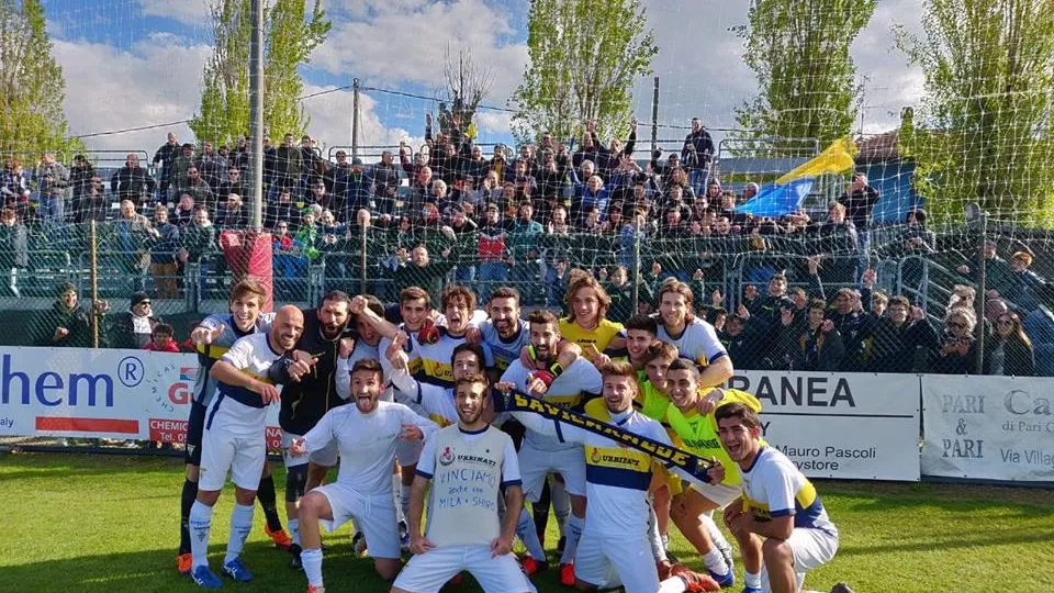 ASD Savignanese dopo la vittoria del derby