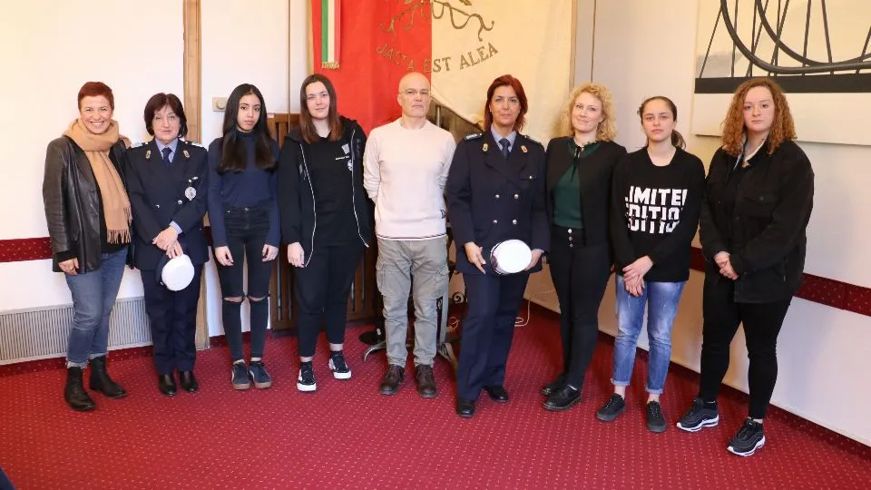 Alcuni dei ragazzi tutor, insieme agli organizzatori del progetto.