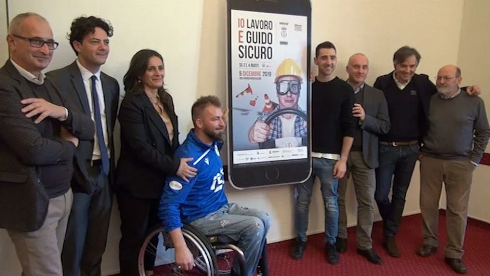 foto di gruppo alla presentazione di Io Lavoro e Guido Sicuro
