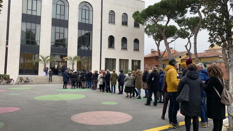 la coda davanti al Palas