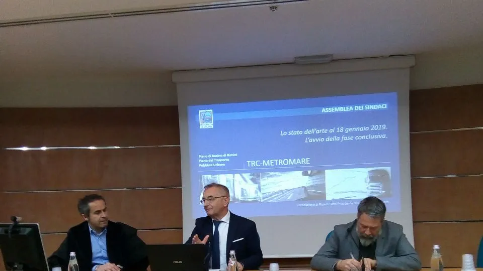 il tavolo dei relatori
