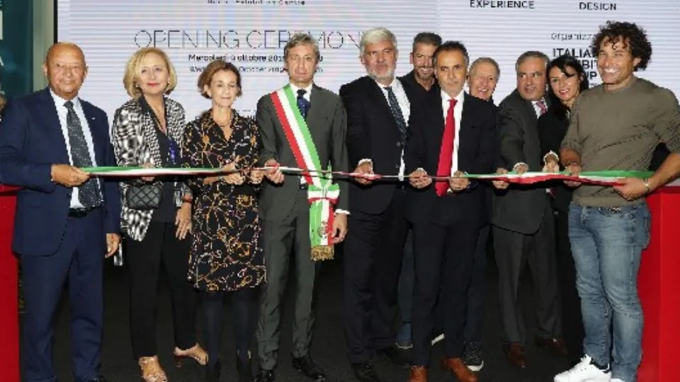 il taglio del nastro