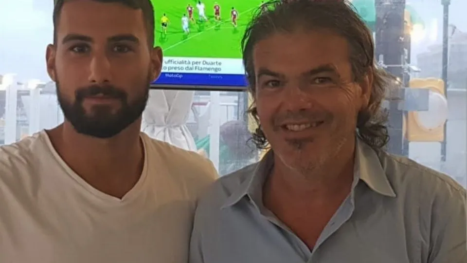 La stretta di mano tra Gaiola e Mancini