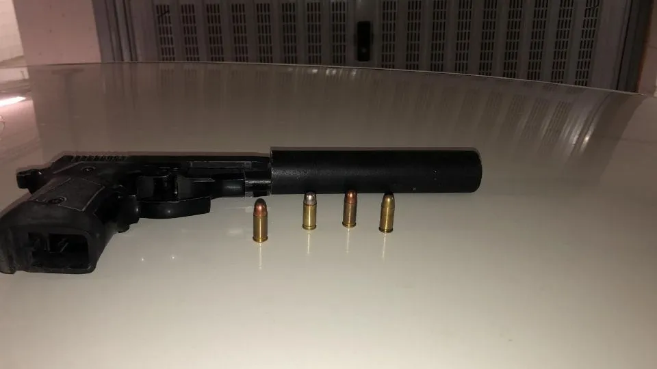 la pistola sequestrata
