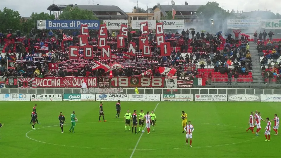 Prima del calcio d’inizio