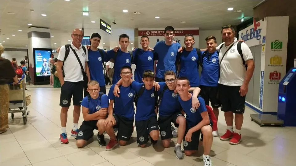 La nazionale in partenza dall’aeroporto di Bologna