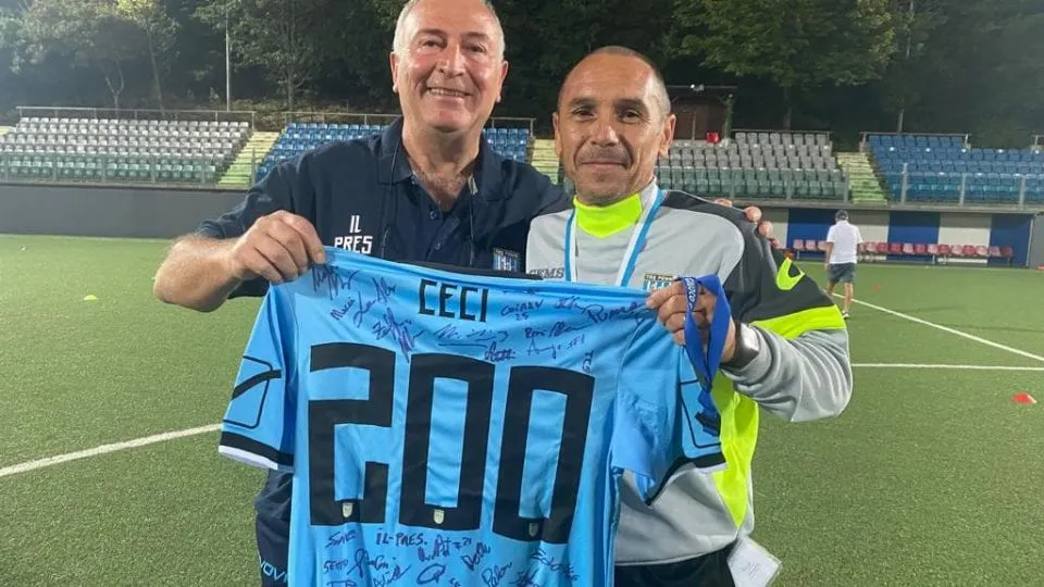 Stefano Ceci premiato per le 200 presenze
