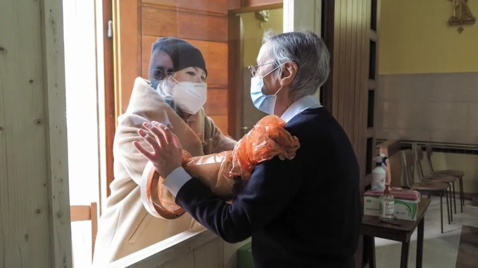 Istituto casa di riposo per anziani Maccolini – iniziativa Casa degli Affetti – anziani isolati dalle famiglie per il Covid 19 Corona Virus – Photo PETRANGELI