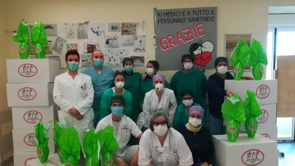 La consegna della uova AIL in ospedale
