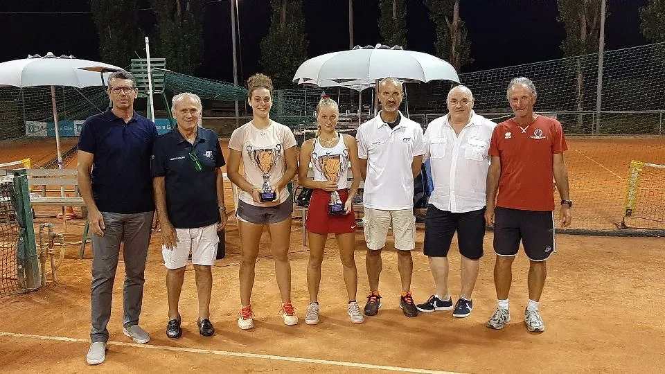 La premiazione finale dell’Open al Tennis Club Viserba