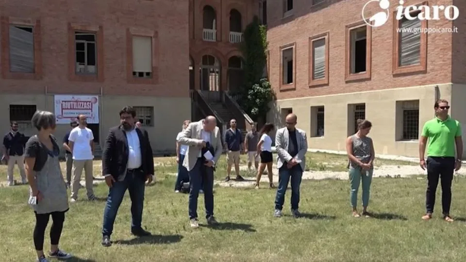 foto di gruppo alla presentazione
