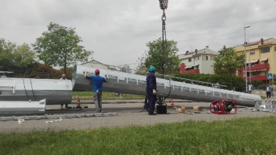 la “non installazione” in via Baroni