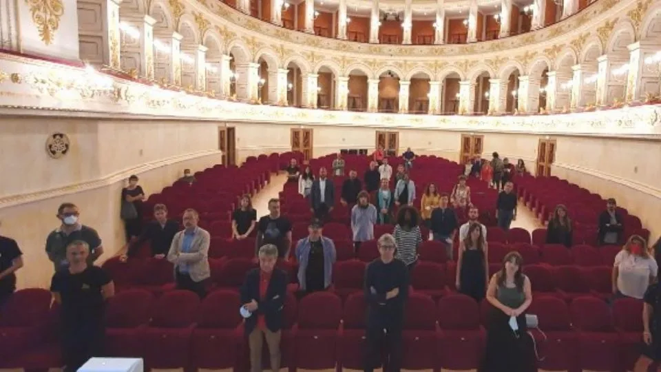 foto di gruppo (distanziato) al Galli