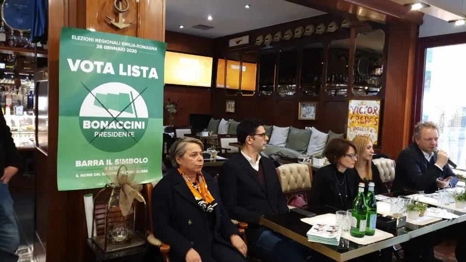il ministro Bonetti con i candidati della Lista Bonaccini