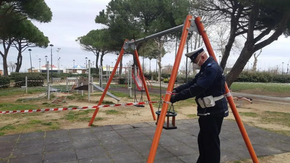 polizia municipale mette i sigilli al parco

