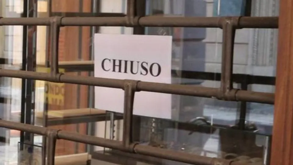 un negozio chiuso