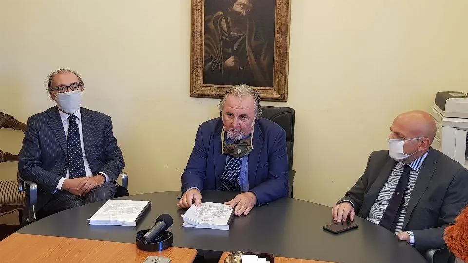 da sinistra gli avvocati Pantano, Righi, Contini