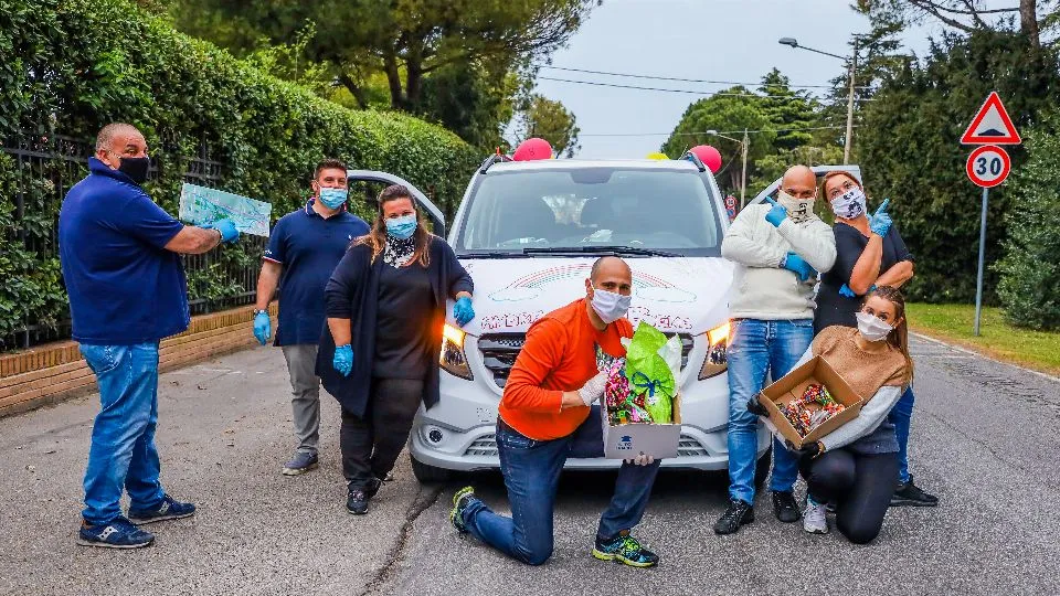volontari con il sindaco
