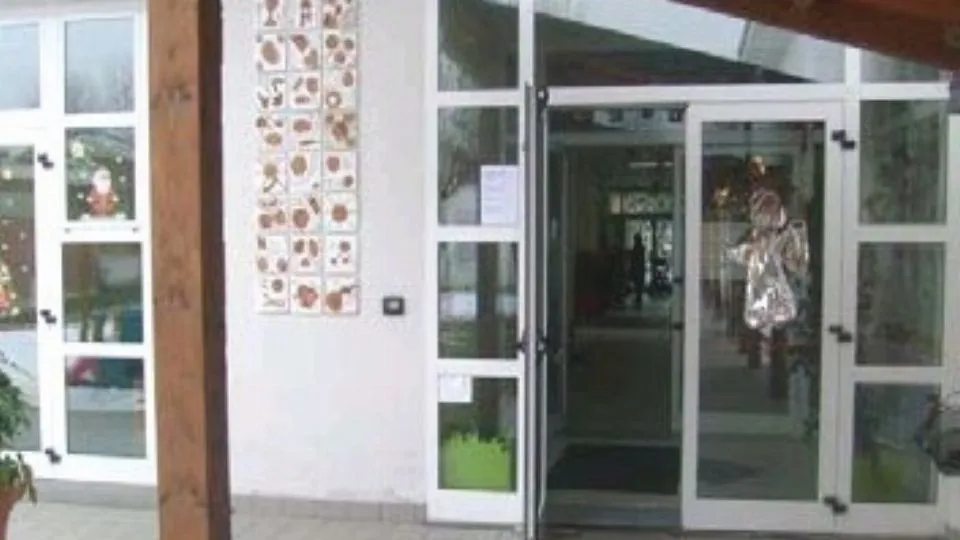 l’ingresso dell’asilo
