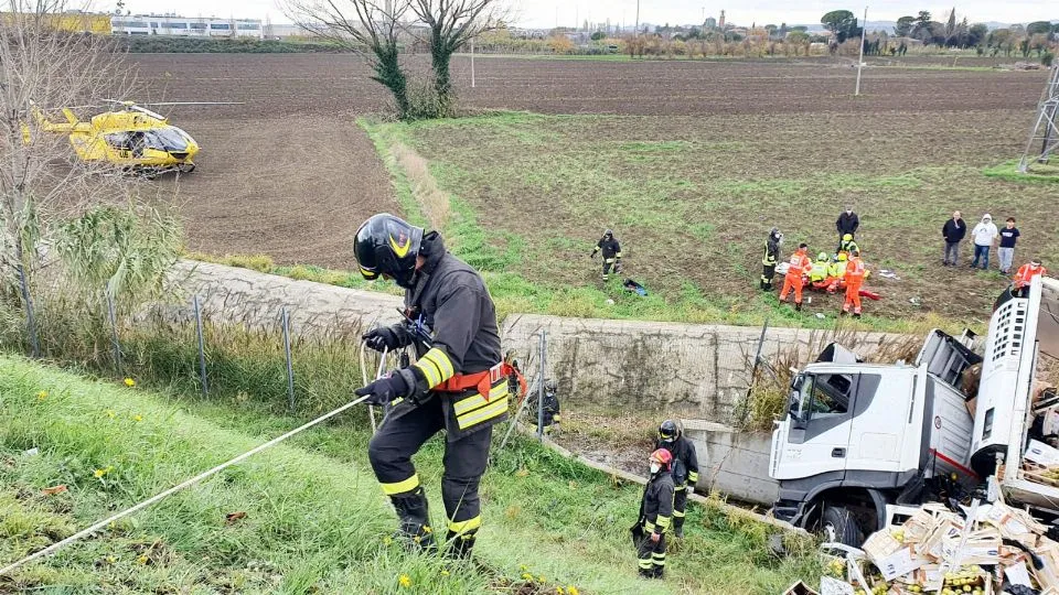 I soccorsi dei vigili del fuoco @foto Migliorini
