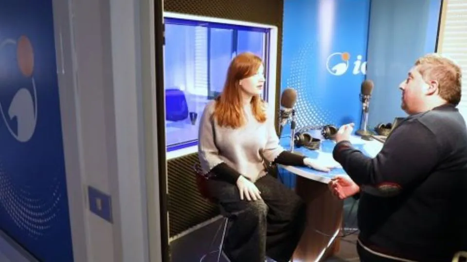 Chiara Raggi e Max Alberici negli studi di Icaro
