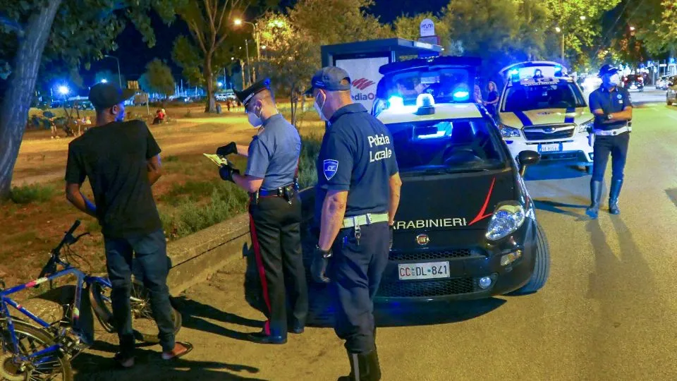 carabinieri e polizia Locale 
