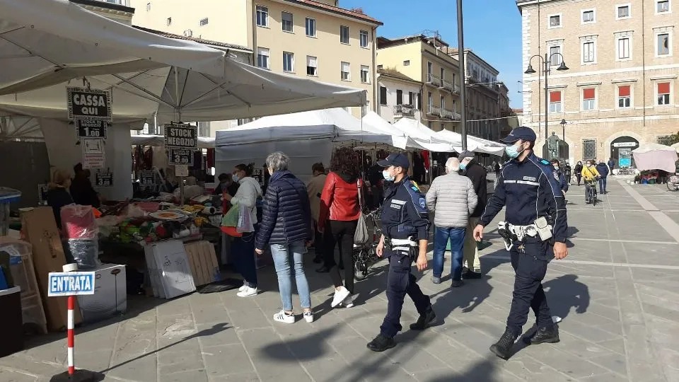 gli agenti in centro