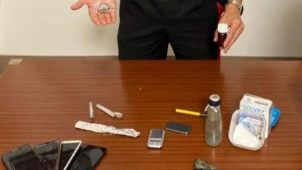 droga e materiale sequestrato