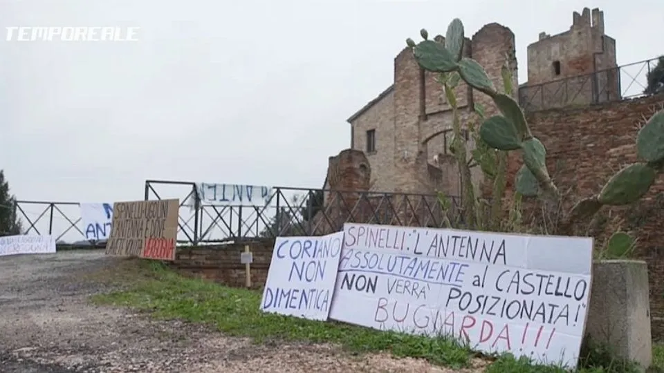 le proteste per l’antenna Wind a Coriano