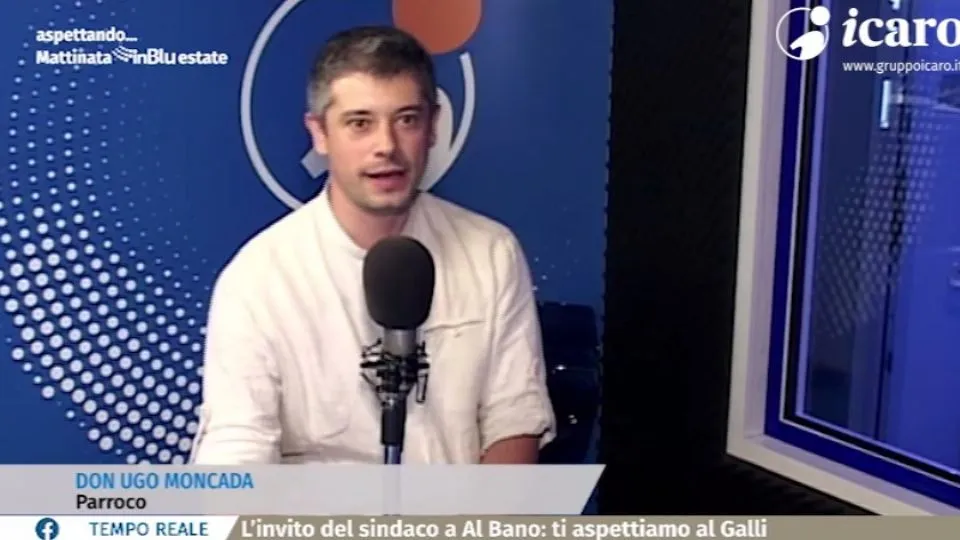 don Ugo Moncada nello studio di Radio Icaro
