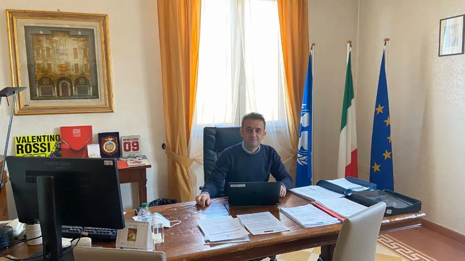 Fabrizio Piccioni nel suo ufficio