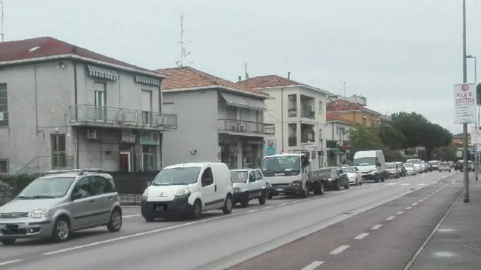 via Marecchiese direzione SS16
