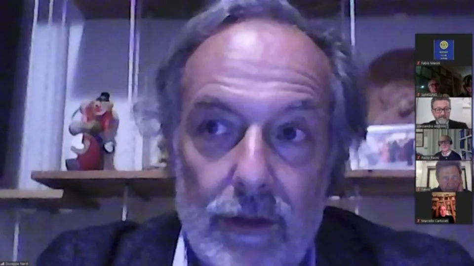 il dottor Nardi durante l’incontro con il Rotary