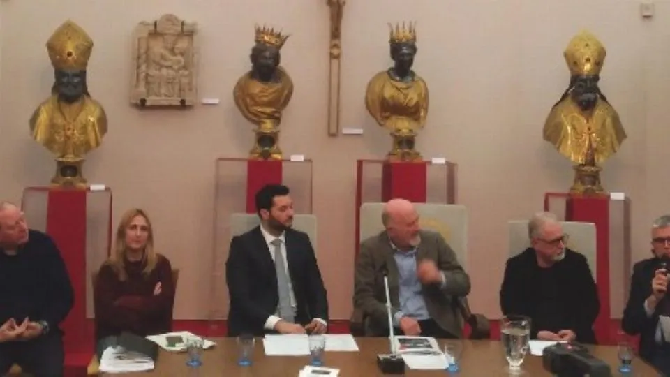 il tavolo dei relatori
