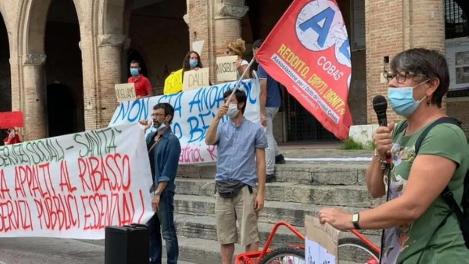 una manifestazione di ADL Cobas