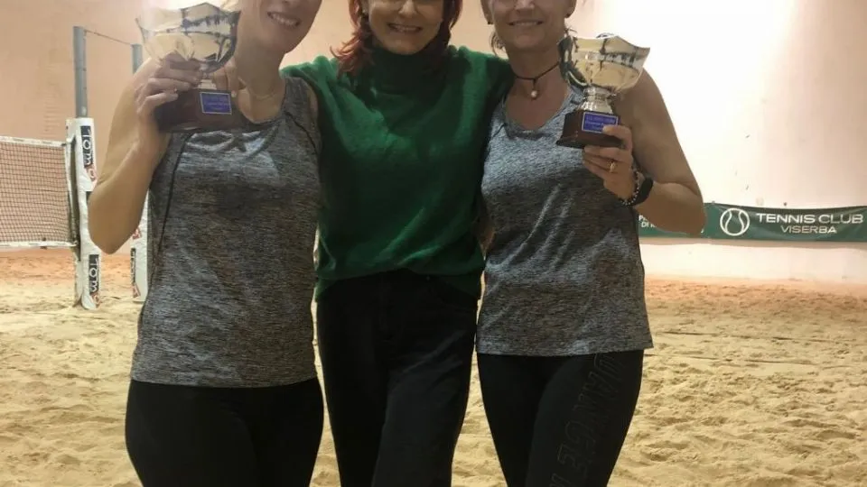 Elisa Cicchetti e Raffaella Zangoli con l’organizzatrice Sarka Zannoni