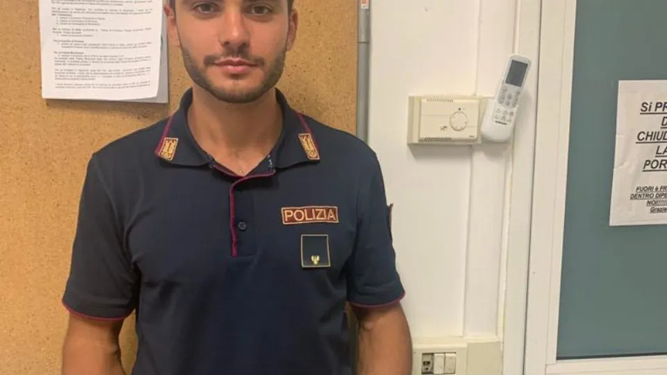 il grimaldello e il coltello sequestrati
