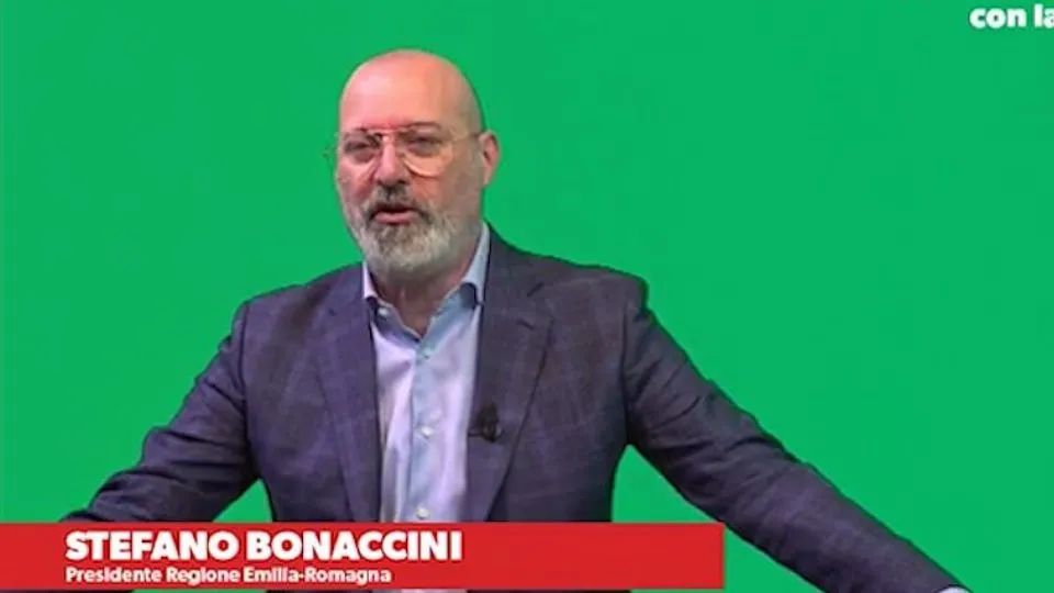 Stefano Bonaccini nel filo diretto su facebook