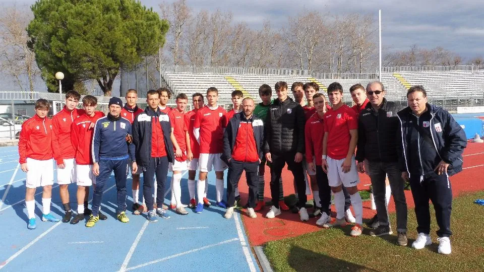 Angelini con i compagni della Berretti
